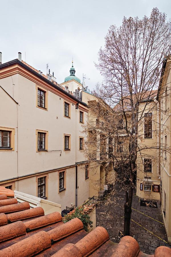 U Cerneho Medveda- At The Black Bear Apartment Prague Exterior photo